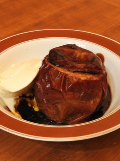 焼きリンゴ~ほろ苦カラメルとアイス添え-レシピのメイン写真
