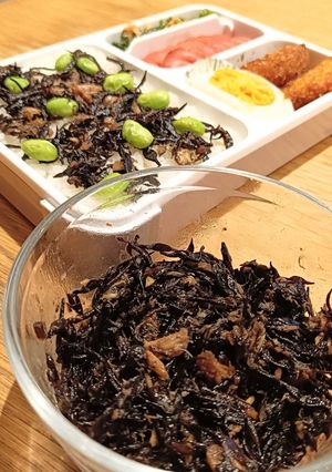 おにぎりの具やお弁当に!ひじきとツナ缶の甘辛煮-レシピのメイン写真