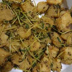 รูปของ サツマイモと豆苗のインド風スパイシー炒め