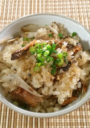 さんまのかば焼きとごぼうの炊き込みご飯-レシピのメイン写真