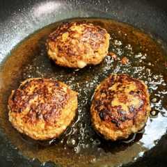 รูปของ お父さんの肉汁たっぷりハンバーグ