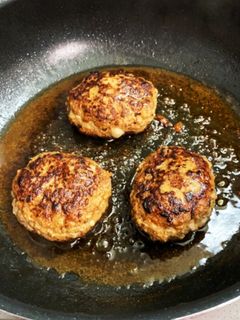 お父さんの肉汁たっぷりハンバーグ-レシピのメイン写真