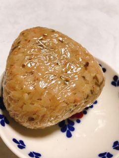 もち麦と玄米、鮭の炊き込みご飯おにぎり-レシピのメイン写真