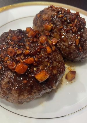牛挽肉のみ！ガーリックソースハンバーグ-レシピのメイン写真