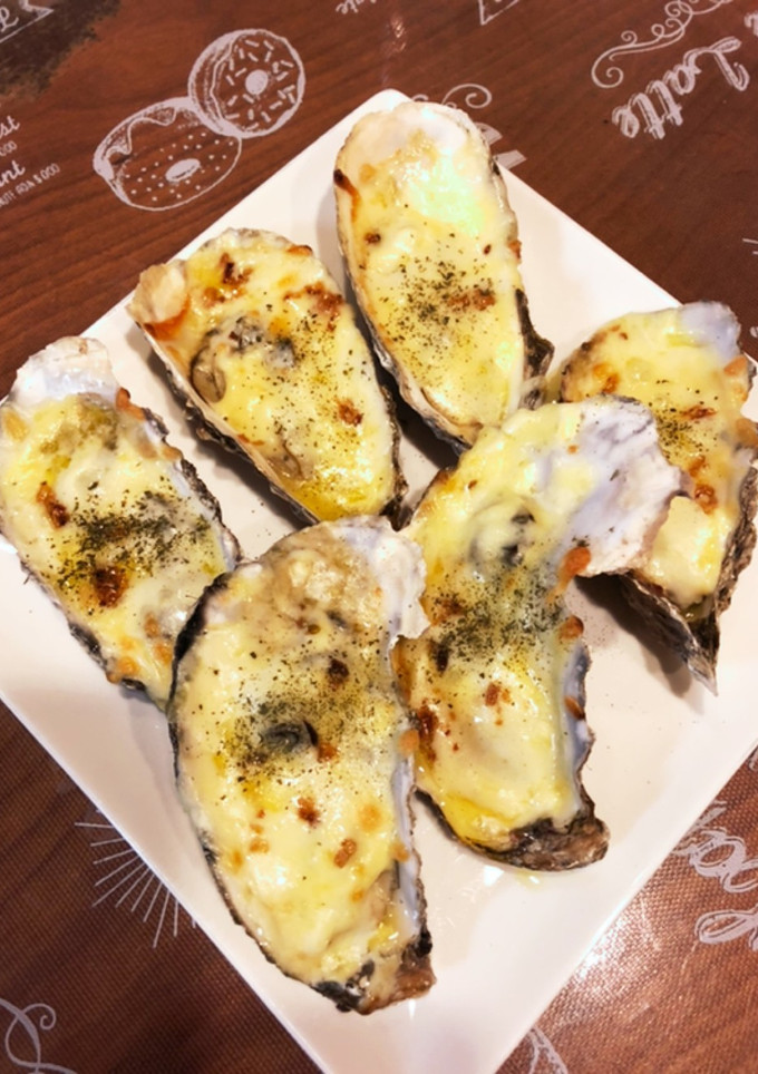 簡単　殻付き牡蠣のチーズ焼き-レシピのメイン写真