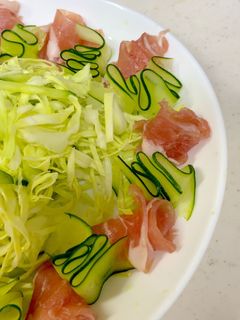いつものサラダ生ハム花とヒラヒラきゅうり-レシピのメイン写真