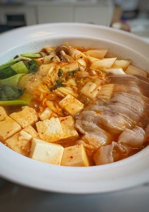 キムチ鍋！鍋の素だけでなく味付けプラス！-レシピのメイン写真
