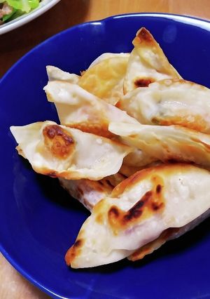 市販の生ハムチーズ巻きとカボチャの餃子-レシピのメイン写真