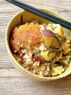 塩昆布で「サツマイモの炊き込みごはん」-レシピのメイン写真
