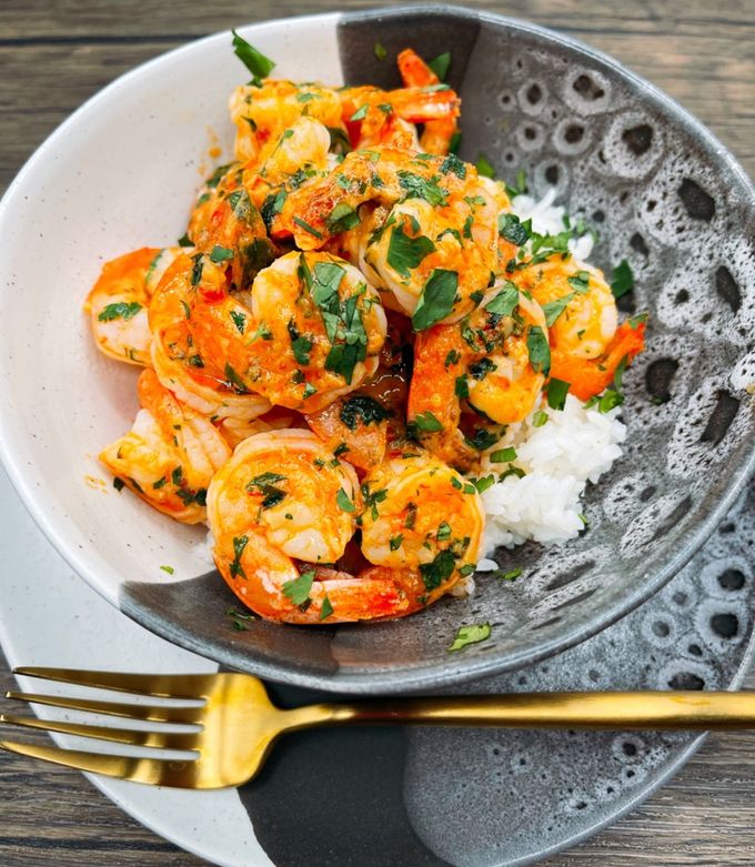 簡単☆ピリ辛ガーリックシュリンプ丼 by Kuritomo's 【クックパッド