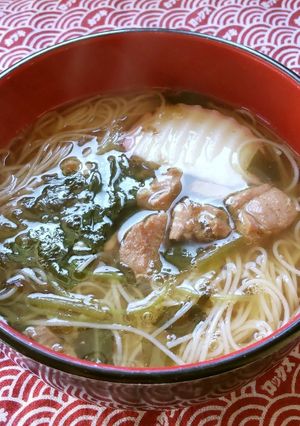お雑煮のお出汁で、温かいお素麺♪-レシピのメイン写真