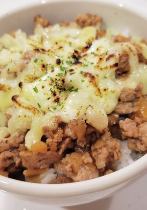 甘辛そぼろの炙りチーズ丼☆-レシピのメイン写真