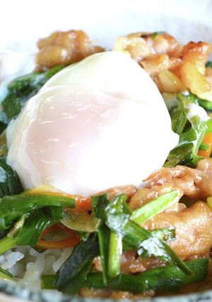にんにく葉の豚玉丼-レシピのメイン写真