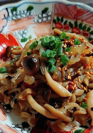 しめじと糸こんのピリッ!と甘辛煮-レシピのメイン写真