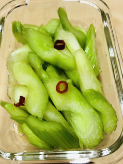 簡単セロリの浅漬け♡ さっぱり美味お惣菜-レシピのメイン写真
