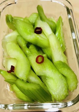 簡単セロリの浅漬け♡ さっぱり美味お惣菜-レシピのメイン写真