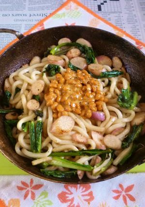 日野菜のオイル炒めで焼きうどん・納豆載せ-レシピのメイン写真