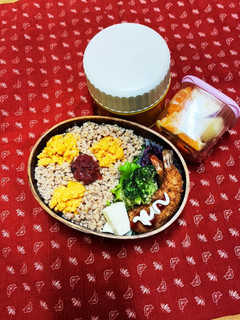 1/6 エビフライとそぼろ弁当-レシピのメイン写真