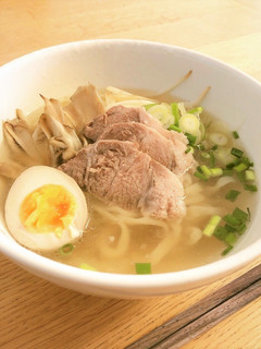 ブイヨンとにんにく醬油ソースで☆ラーメン-レシピのメイン写真