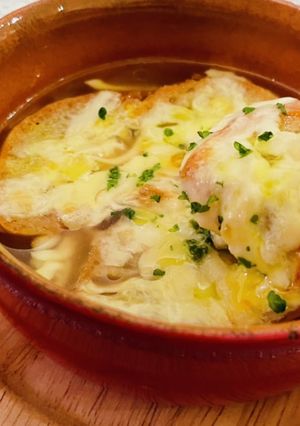 とろ〜り旨味凝縮♡オニオングラタンスープ-レシピのメイン写真
