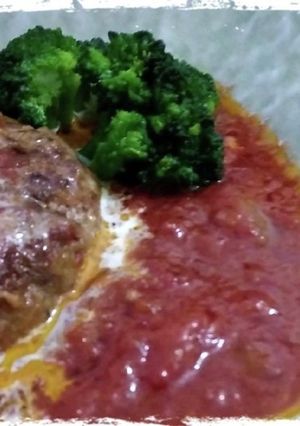 フライパンで本格的な「煮込みハンバーグ」-レシピのメイン写真