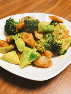 ウインナーとブロッコリーのカレーマヨ炒め-レシピのメイン写真