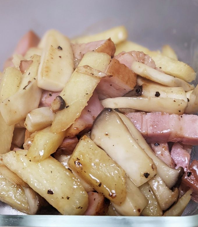 山芋とベーコンとエリンギのバター醤油炒め by 沙羅パンダ