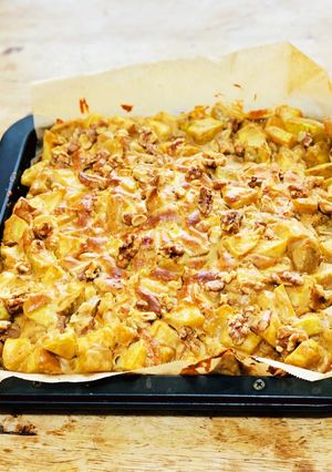 天板一面♪おいもとりんごごろごろケーキ-レシピのメイン写真