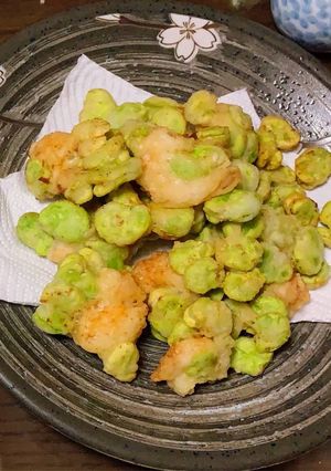 塩で食べたい😊旬のそら豆と海老の天ぷら-レシピのメイン写真