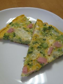 朝ごはんはソーセージでオープンオムレツ-レシピのメイン写真