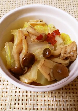 洋風おかす！白菜としめじのニンニク炒め-レシピのメイン写真