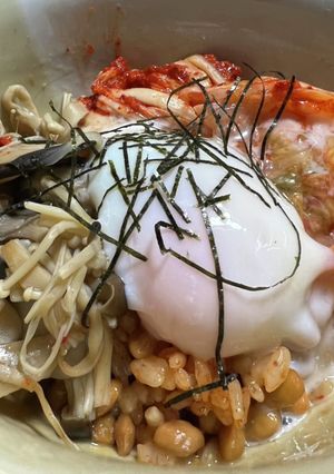 納豆キムチきのこ温玉丼-レシピのメイン写真