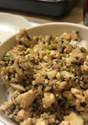 椎茸と豆腐のそぼろ丼-レシピのメイン写真