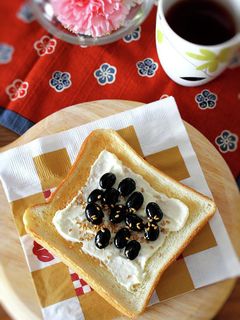 おせちの残りで!黒豆クリチトースト-レシピのメイン写真