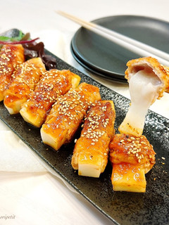 簡単♡ウマい!お餅の肉巻きヤンニョムダレ-レシピのメイン写真