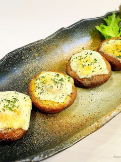 簡単おつまみ♡しいたけガリバタチーズ焼き-レシピのメイン写真