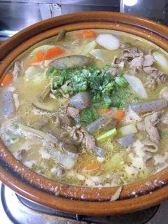 メインになる‼土鍋でコトコト煮込む豚汁-レシピのメイン写真