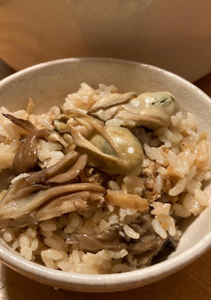 舞茸と牡蠣の炊き込みごはんバター醤油風味-レシピのメイン写真