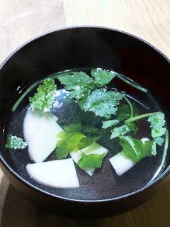 時短5分で【三つ葉とかまぼこのお吸い物】-レシピのメイン写真