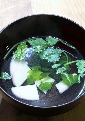 時短5分で【三つ葉とかまぼこのお吸い物】-レシピのメイン写真