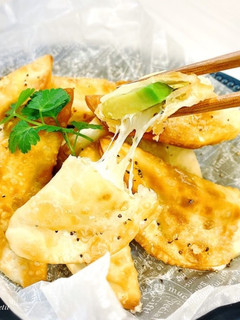 簡単!ウマい♡アボカド&チーズの包み揚げ-レシピのメイン写真