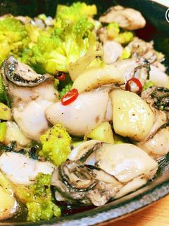 生食牡蠣とニンニクと野菜のレアアヒージョ-レシピのメイン写真
