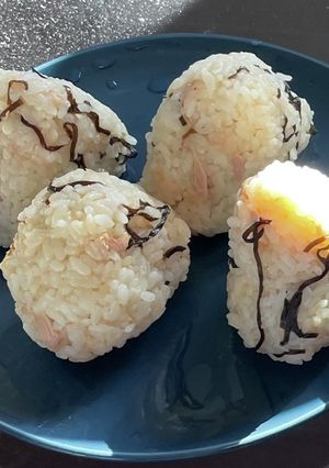 受験生の夜食にも！ツナとコンブのおにぎり-レシピのメイン写真