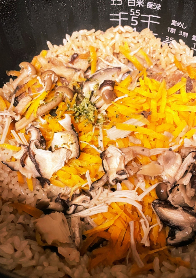 サバ缶とキノコたっぷり炊き込みご飯-レシピのメイン写真