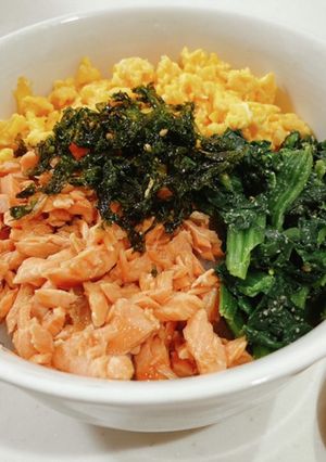 節約簡単☆鮭と卵の三色丼-レシピのメイン写真
