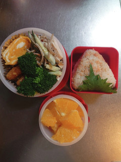 JK☆鮭と白ごまのおにぎり弁当♪-レシピのメイン写真