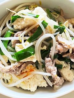 簡単栄養 豆腐 ニラ もやし 豚肉炒め物-レシピのメイン写真