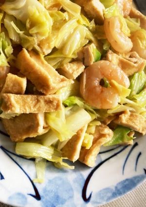 むきエビとキャベツとお揚げの炒め物-レシピのメイン写真