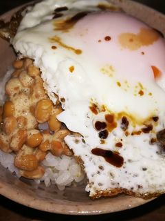 【王道】納豆目玉焼き丼-レシピのメイン写真