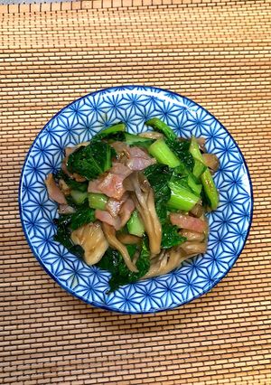 ターサイと舞茸、ベーコンのオイスター炒め-レシピのメイン写真